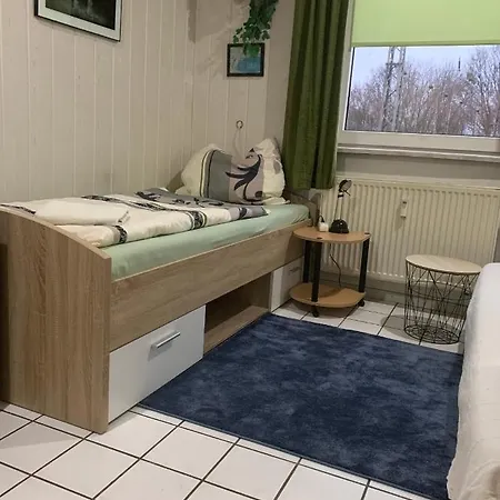 In Einem Haus Inkl Parkplatz Nach Verfuegbarkeit Quarto em Acomodações Particulares Essen