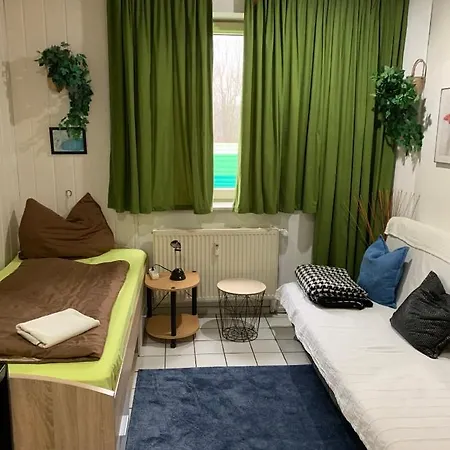 In Einem Haus Inkl Parkplatz Nach Verfuegbarkeit Quarto em Acomodações Particulares *